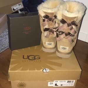 UGG Bailey Bow Chestnut gently worn with care kit